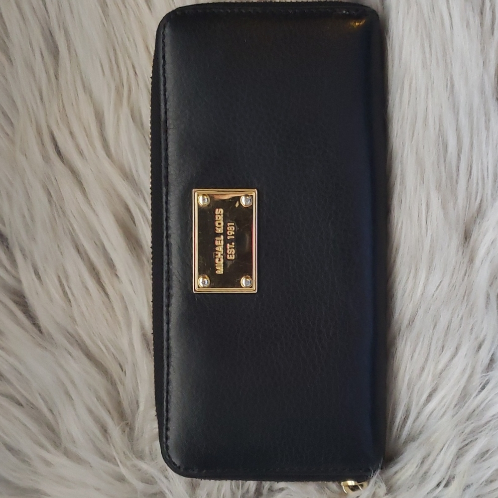 Michael Kors Continental Zip Wallet